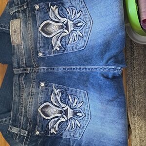 Miss Me jeans size 34 -33 1/2 Inseam,
nice Fading
Love them-but to big.